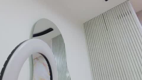 Snapshot of emma_curvy1 chatting on June 20, 3:09 am Emma online show from June 20, 3:09 am