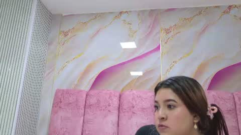 Snapshot of emma_curvy1 chatting on June 24, 3:05 am Emma online show from June 24, 3:05 am