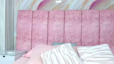 Snapshot of emma_curvy1 chatting on June 26, 3:11 am Emma online show from June 26, 3:11 am