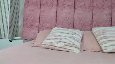 Snapshot of emma_curvy1 chatting on July 2, 3:06 am Emma online show from July 2, 3:06 am