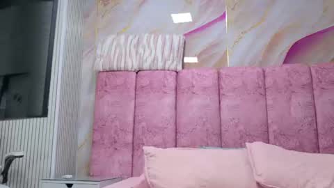Snapshot of emma_curvy1 chatting on July 10, 3:11 am Emma online show from July 10, 3:11 am