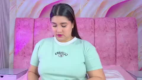 Snapshot of emma_curvy1 chatting on July 17, 3:46 am Emma online show from July 17, 3:46 am