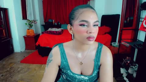 Snapshot of emma_diva chatting on April 4, 12:31 am emma online show from April 4, 12:31 am