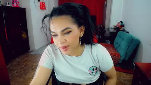 Snapshot of emma_diva chatting on April 14, 6:36 pm emma online show from April 14, 6:36 pm