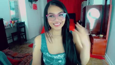 Snapshot of emma_diva chatting on April 16, 6:52 pm emma online show from April 16, 6:52 pm