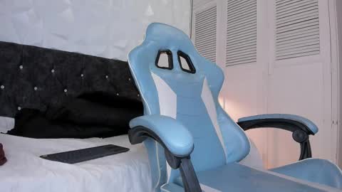 emma_dl2 online show from February 10, 8:21 pm