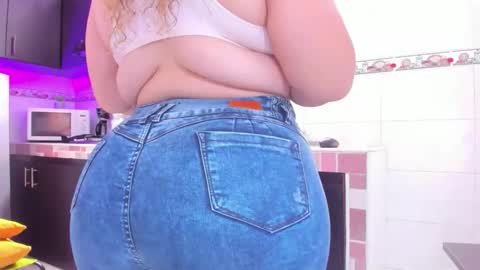 Snapshot of emma_eva1 chatting on May 3, 2:12 pm Emma online show from May 3, 2:12 pm