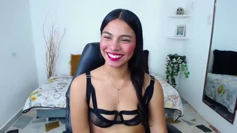 Snapshot of emma_faith chatting on June 10, 3:44 pm Emma online show from June 10, 3:44 pm
