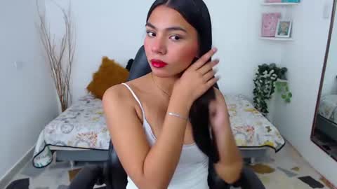 Snapshot of emma_faith chatting on June 15, 1:57 pm Emma online show from June 15, 1:57 pm