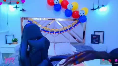 Snapshot of emma_garciaa_ chatting on June 18, 3:40 am emma online show from June 18, 3:40 am