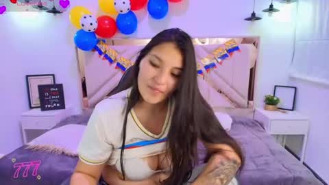 Snapshot of emma_garciaa_ chatting on June 18, 9:14 am emma online show from June 18, 9:14 am
