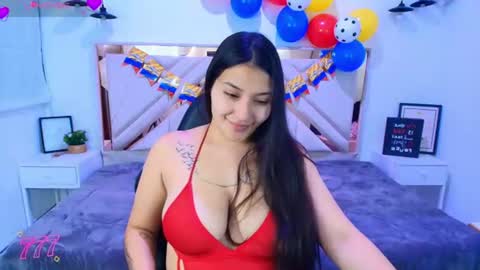 Snapshot of emma_garciaa_ chatting on June 19, 3:44 am emma online show from June 19, 3:44 am