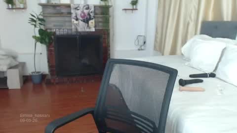 Snapshot of emma_hassani chatting on May 9, 4:34 pm Tell me Emma online show from May 9, 4:34 pm