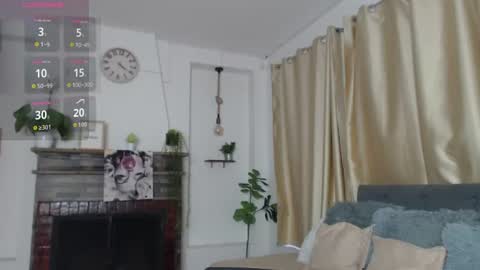 Snapshot of emma_hassani chatting on June 14, 1:57 pm Tell me Emma online show from June 14, 1:57 pm