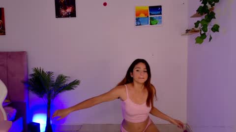 Snapshot of emma_hg1 chatting on December 11, 7:46 pm the girl of your dreams online show from December 11, 7:46 pm