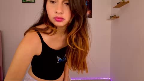 Snapshot of emma_hg1 chatting on February 24, 1:21 pm the girl of your dreams online show from February 24, 1:21 pm