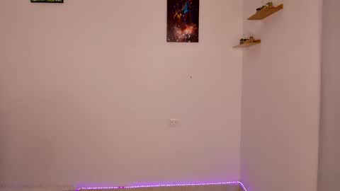 Snapshot of emma_hg1 chatting on February 28, 1:47 pm the girl of your dreams online show from February 28, 1:47 pm