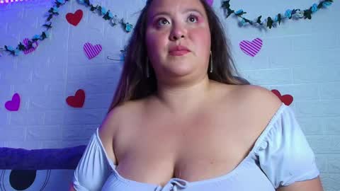 Snapshot of emma_honey__ chatting on November 19, 1:38 am Emma Miel online show from November 19, 1:38 am