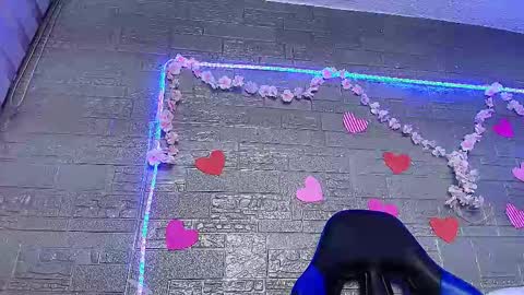 Snapshot of emma_honey__ chatting on December 3, 1:24 am Emma Miel online show from December 3, 1:24 am