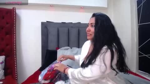 Emma 3 online show from November 25, 8:09 pm