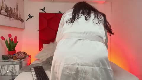 Snapshot of emma_jhomson chatting on February 24, 12:58 pm Emma 3 online show from February 24, 12:58 pm