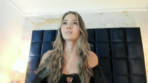 emma_jhoons online show from May 4, 3:24 am