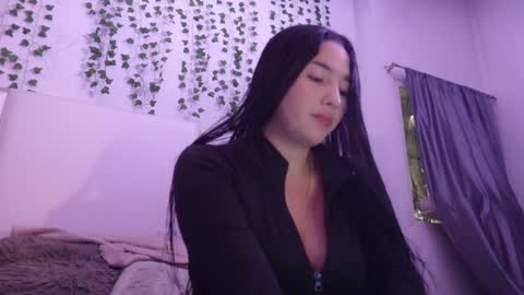 Snapshot of emma_johnson_ chatting on November 3, 1:51 am emma_johnson_ online show from November 3, 1:51 am