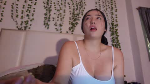 Snapshot of emma_johnson_ chatting on November 21, 2:10 am emma_johnson_ online show from November 21, 2:10 am