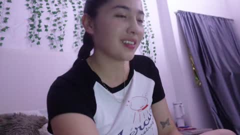 Snapshot of emma_johnson_ chatting on December 2, 3:01 am emma_johnson_ online show from December 2, 3:01 am