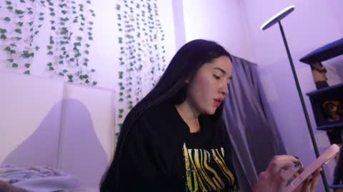 emma_johnson_ online show from December 17, 6:30 am