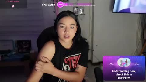 Snapshot of emma_johnson_ chatting on June 12, 1:48 am emma_johnson_ online show from June 12, 1:48 am