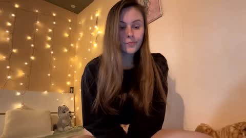 Snapshot of emma_just chatting on February 20, 1:51 pm emma_just online show from February 20, 1:51 pm