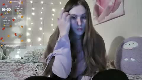 Snapshot of emma_just chatting on November 1, 8:05 am emma_just online show from November 1, 8:05 am