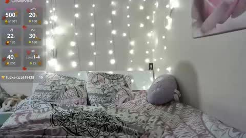 Snapshot of emma_just chatting on November 2, 8:17 am emma_just online show from November 2, 8:17 am