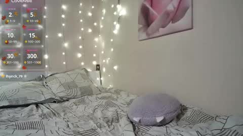 Snapshot of emma_just chatting on November 26, 8:15 am emma_just online show from November 26, 8:15 am