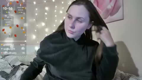 Snapshot of emma_just chatting on November 27, 8:44 pm emma_just online show from November 27, 8:44 pm