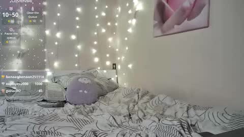 Snapshot of emma_just chatting on December 15, 9:24 am emma_just online show from December 15, 9:24 am