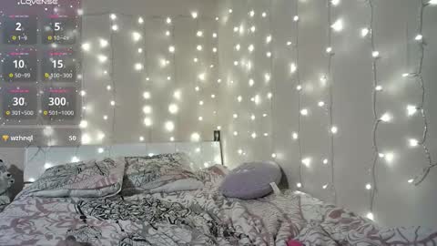 emma_just online show from December 23, 8:23 am