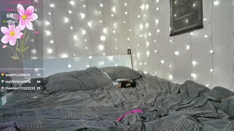 Snapshot of emma_just chatting on May 18, 8:25 pm emma_just online show from May 18, 8:25 pm