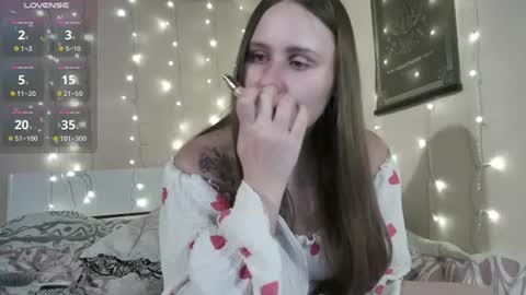 Snapshot of emma_just chatting on June 19, 7:17 pm emma_just online show from June 19, 7:17 pm