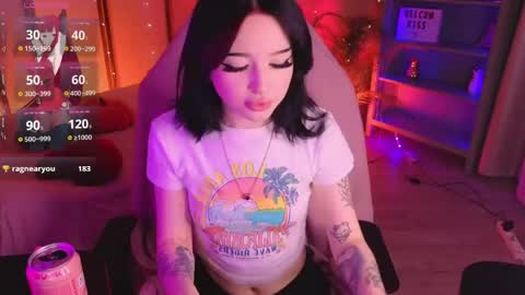 Snapshot of emma_kirks chatting on May 8, 12:43 pm emma_kirks online show from May 8, 12:43 pm