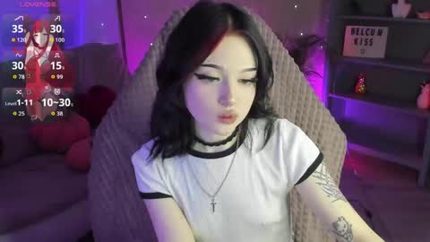 Snapshot of emma_kirks chatting on May 21, 12:56 pm emma_kirks online show from May 21, 12:56 pm