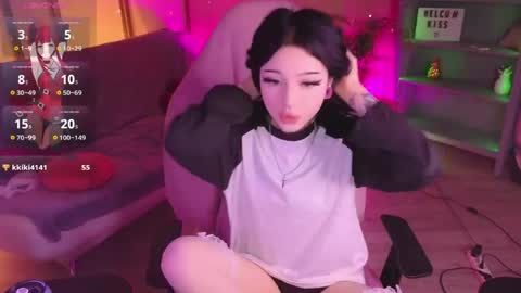 Snapshot of emma_kirks chatting on May 26, 12:34 pm emma_kirks online show from May 26, 12:34 pm