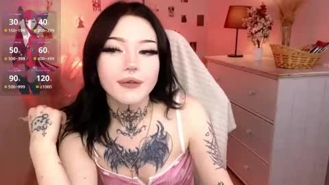 Snapshot of emma_kirks chatting on May 28, 12:35 pm emma_kirks online show from May 28, 12:35 pm