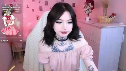 Snapshot of emma_kirks chatting on June 9, 12:50 pm emma_kirks online show from June 9, 12:50 pm
