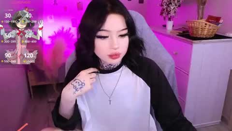 Snapshot of emma_kirks chatting on June 11, 12:36 pm emma_kirks online show from June 11, 12:36 pm