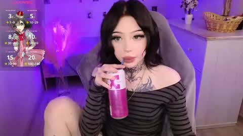 Snapshot of emma_kirks chatting on June 17, 12:50 pm emma_kirks online show from June 17, 12:50 pm