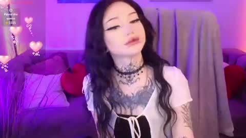 Snapshot of emma_kirks chatting on July 6, 5:26 am emma_kirks online show from July 6, 5:26 am