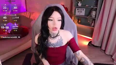 Snapshot of emma_kirks chatting on July 16, 12:44 pm emma_kirks online show from July 16, 12:44 pm