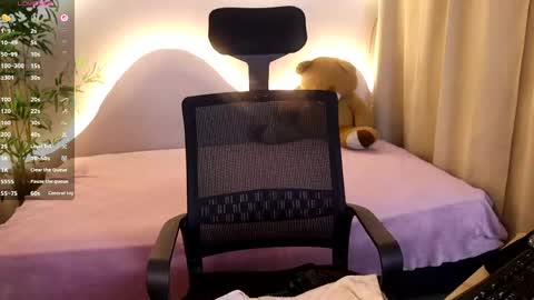 Snapshot of emma_lirys chatting on May 12, 11:57 pm Emma online show from May 12, 11:57 pm